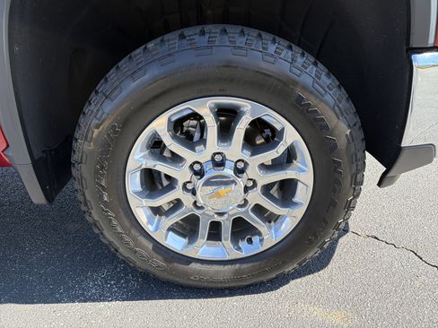 Used 2025 Chevrolet Silverado 2500 LTZ w/ LTZ Plus Package image 12