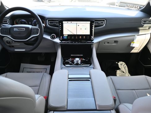 New 2026 Jeep Grand Wagoneer image 3