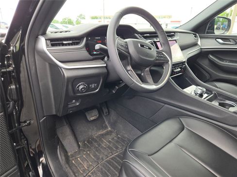 Used 2025 Jeep Grand Cherokee Limited AWD/4WD image 25