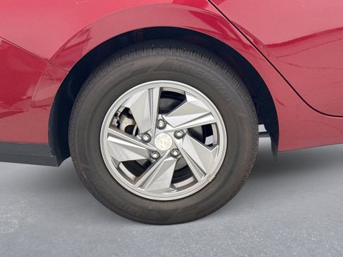 Used 2024 Hyundai Elantra SE FWD image 12