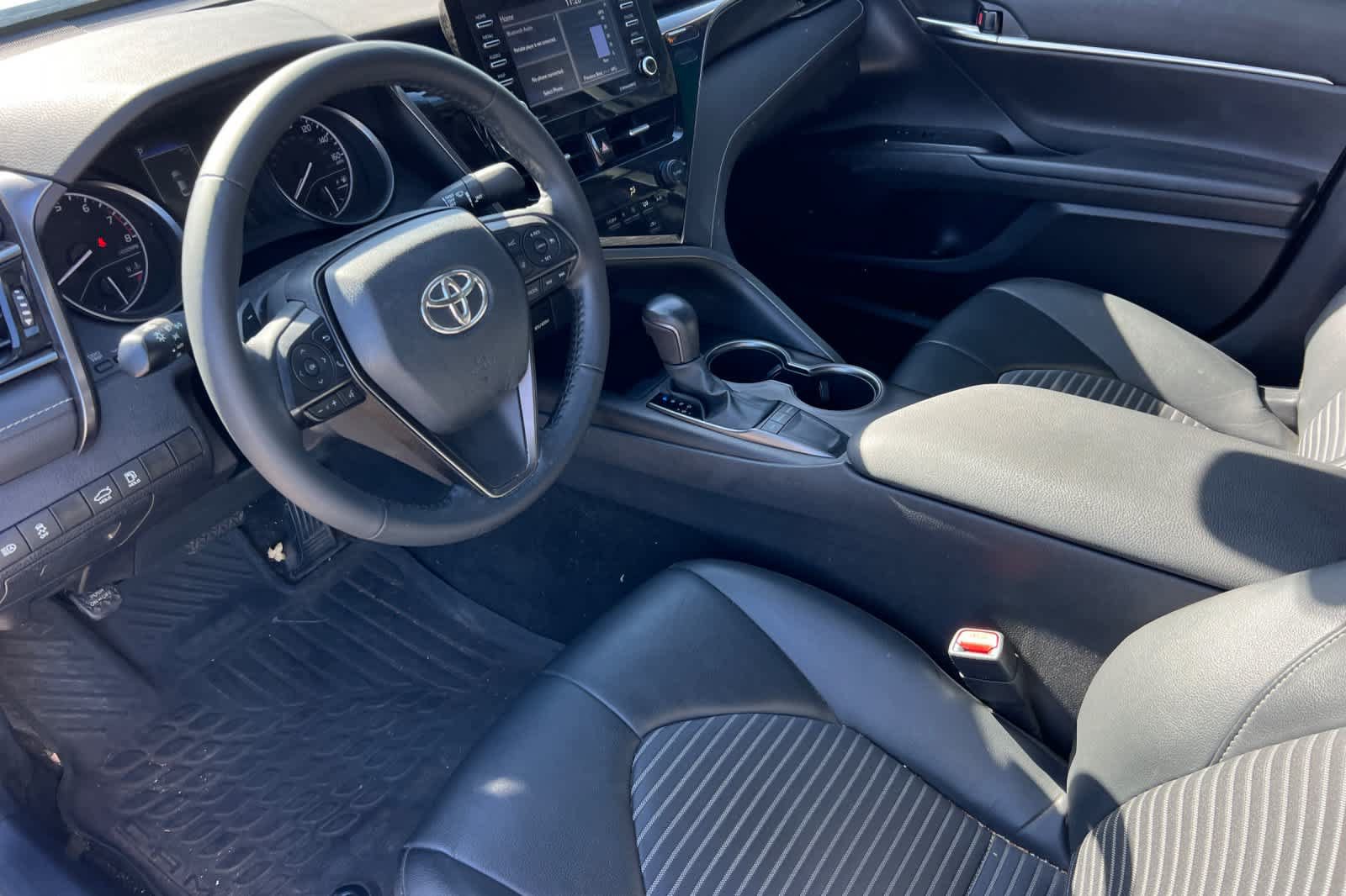 Used 2023 Toyota Camry SE w/ Convenience Package FWD image 9