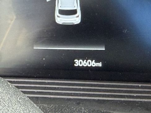 Used 2025 Hyundai Venue SEL FWD image 9