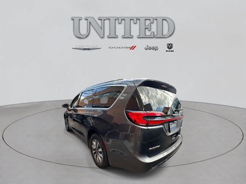 Certified 2021 Chrysler Pacifica Touring-L FWD image 4