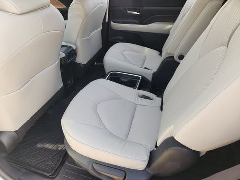Used 2025 Toyota Grand Highlander Platinum image 20
