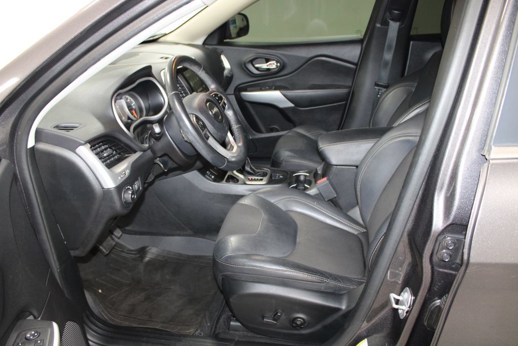 Used 2018 Jeep Cherokee Latitude Plus FWD image 20
