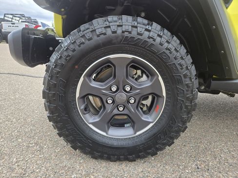 Used 2023 Jeep Gladiator Rubicon w/ LED Lighting Group AWD/4WD image 14