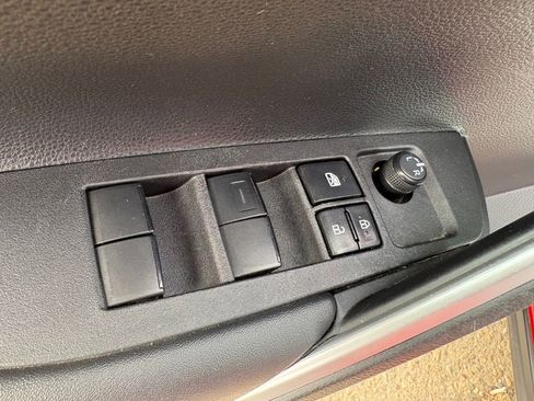 Used 2024 Toyota Corolla Cross SE image 19