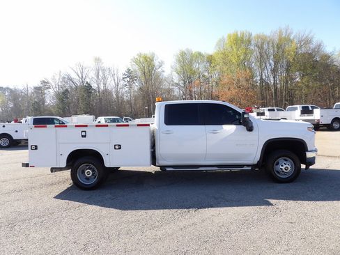 Used 2023 Chevrolet Silverado 3500 LT w/ Convenience Package image 9