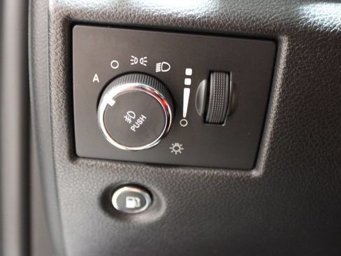 Used 2019 Jeep Grand Cherokee Altitude AWD/4WD image 37