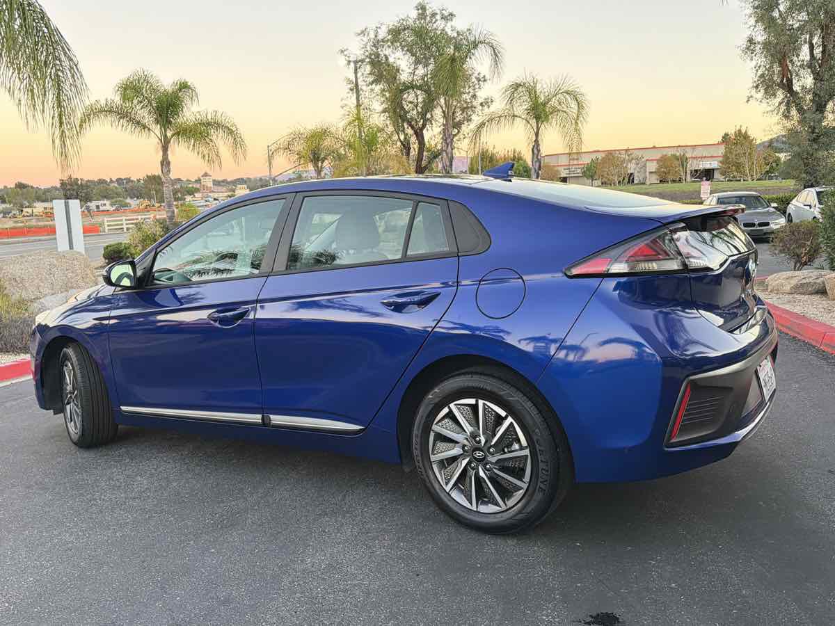Used 2021 Hyundai Ioniq SE FWD image 12