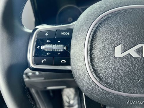 Used 2022 Kia Sorento S image 16