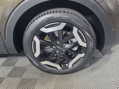 Certified 2025 Kia Telluride EX w/ EX Captain's Chair Package AWD/4WD image 3