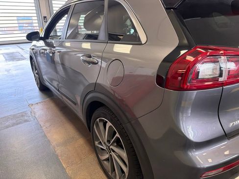 Used 2018 Kia Niro Touring FWD image 10