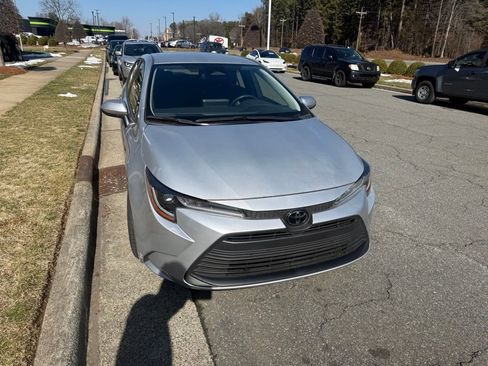 Used 2023 Toyota Corolla LE image 3