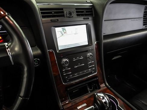 Used 2015 Lincoln Navigator 2WD image 16