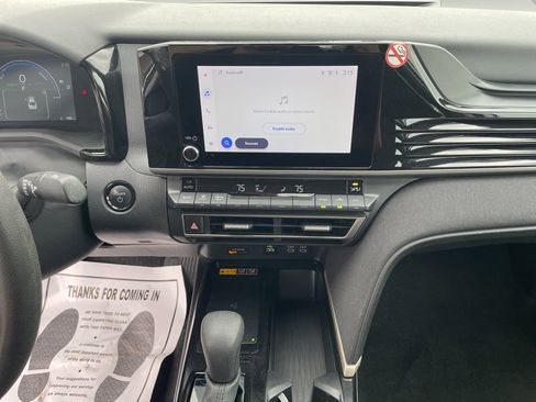 Used 2025 Toyota Camry LE image 18