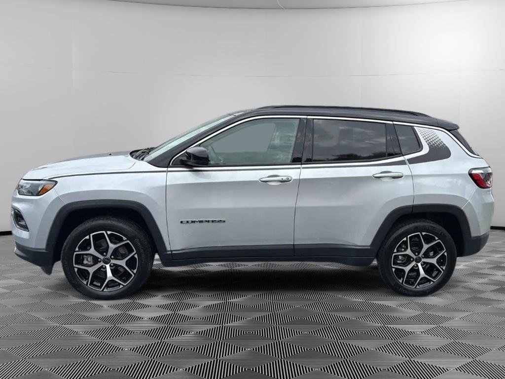 Used 2025 Jeep Compass Limited w/ Mopar Graphics Package AWD/4WD image 5