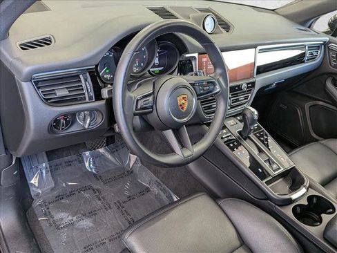 Used 2024 Porsche Macan AWD/4WD image 10