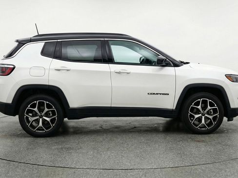 Used 2025 Jeep Compass Limited image 11