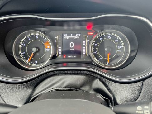 Used 2019 Jeep Cherokee Latitude w/ Popular Appearance Group image 15