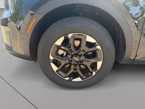 Certified 2025 Kia Sorento S AWD/4WD image 9