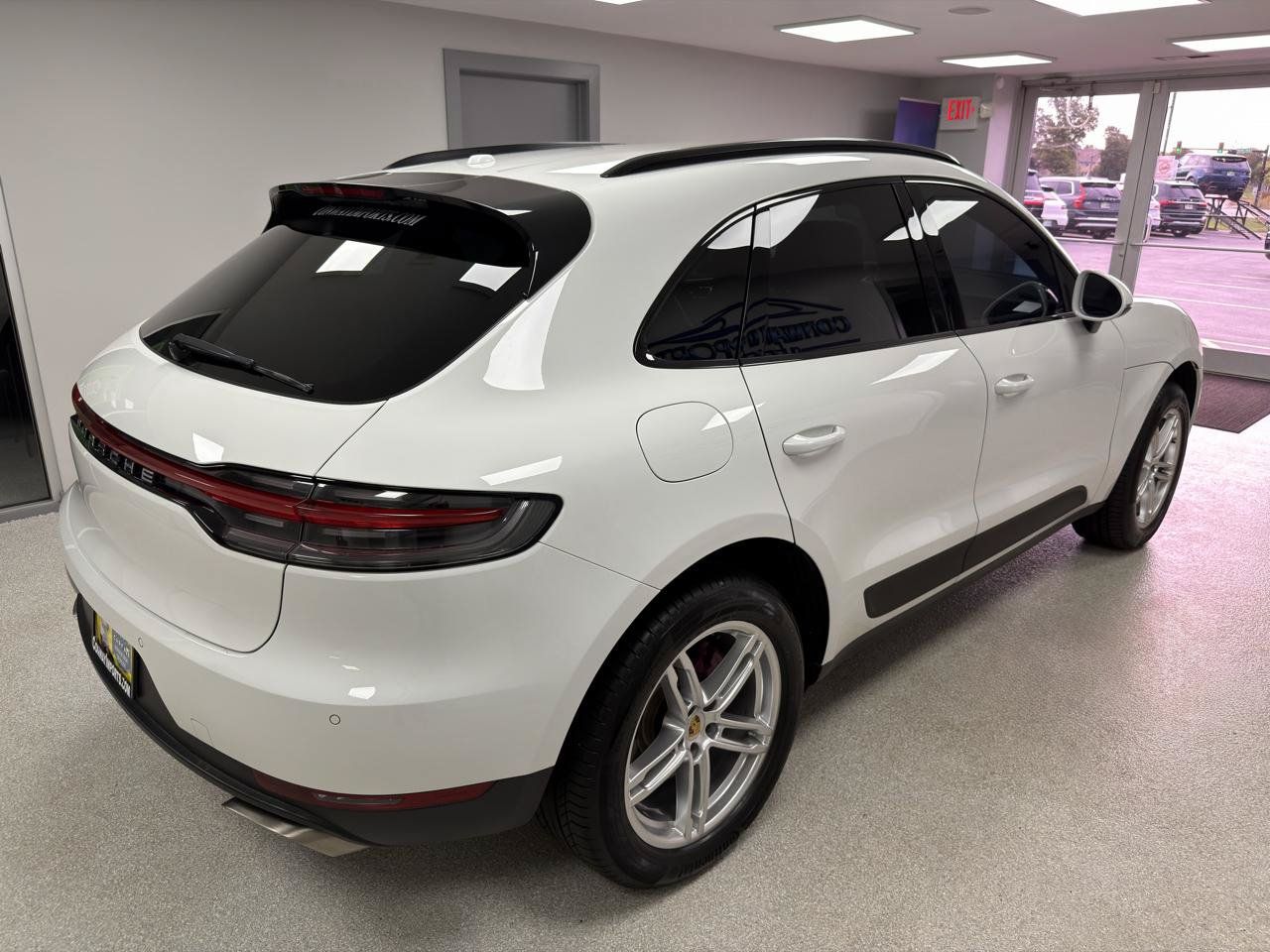 Used 2021 Porsche Macan AWD/4WD image 3