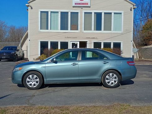 Used 2010 Toyota Camry image 2