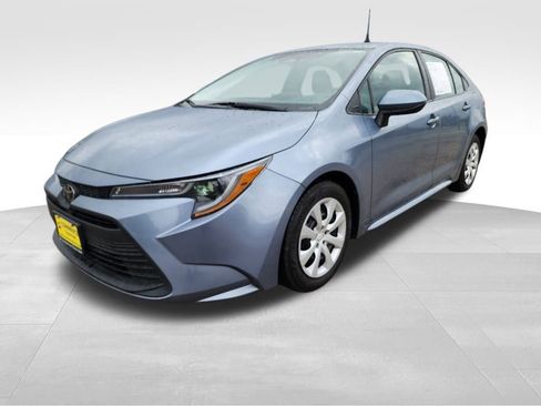 Used 2023 Toyota Corolla LE image 3