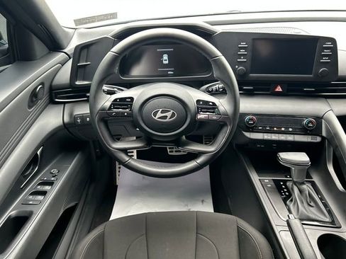 Used 2025 Hyundai Elantra Sport FWD image 13