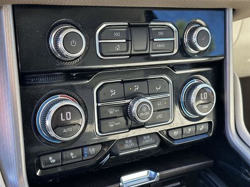 Used 2022 GMC Yukon Denali image 28