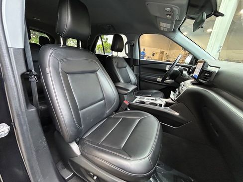 Used 2022 Ford Explorer XLT w/ Equipment Group 202A image 26