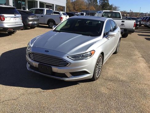 Used 2018 Ford Fusion SE w/ Equipment Group 602A image 5