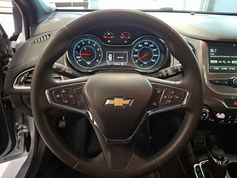 Used 2017 Chevrolet Cruze LT w/ Convenience Package FWD image 18