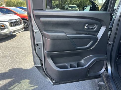 Used 2019 Nissan Titan SV w/ SV Convenience Package image 13