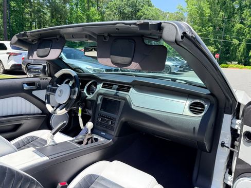 Used 2010 Ford Mustang Shelby GT500 RWD image 23