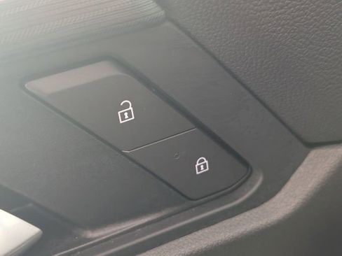 Used 2025 GMC Acadia Elevation image 11