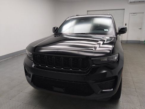 Used 2023 Jeep Grand Cherokee Altitude AWD/4WD image 15