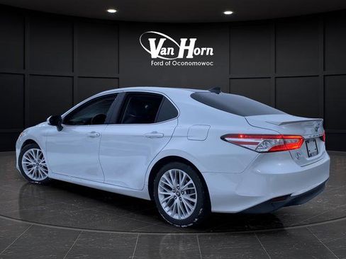 Used 2018 Toyota Camry XLE image 3