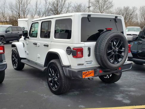 Used 2025 Jeep Wrangler Sahara image 11