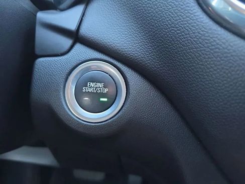 Used 2021 Chevrolet Equinox LT image 30