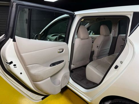 Used 2012 Nissan Leaf SV image 16
