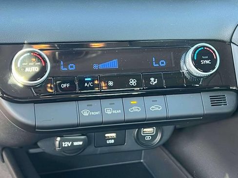 Certified 2023 Hyundai Elantra SEL FWD image 28