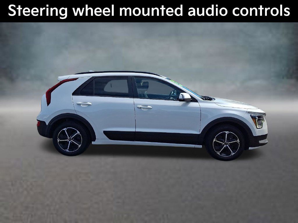 Certified 2023 Kia Niro EX FWD image 5