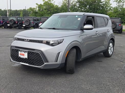 Used 2025 Kia Soul LX w/ LX Technology Package FWD image 13