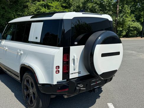 Used 2023 Land Rover Defender 110 X-Dynamic SE AWD/4WD image 21