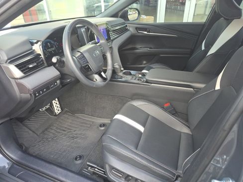 Used 2025 Toyota Camry SE FWD image 7