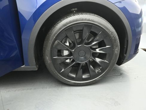 Used 2022 Tesla Model Y Long Range image 26