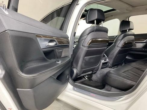 Used 2020 BMW 740i image 16