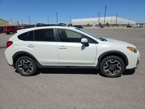 Used 2017 Subaru Crosstrek 2.0i Premium AWD/4WD image 2