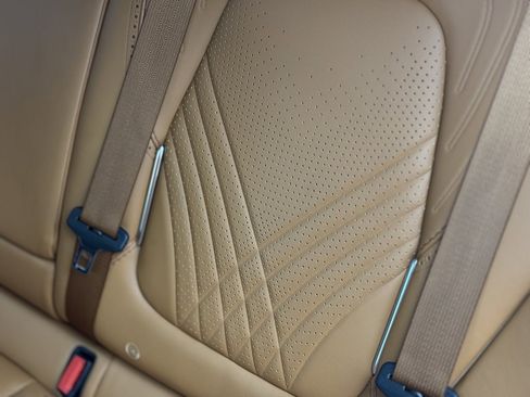 Used 2021 Aston Martin DBX image 21